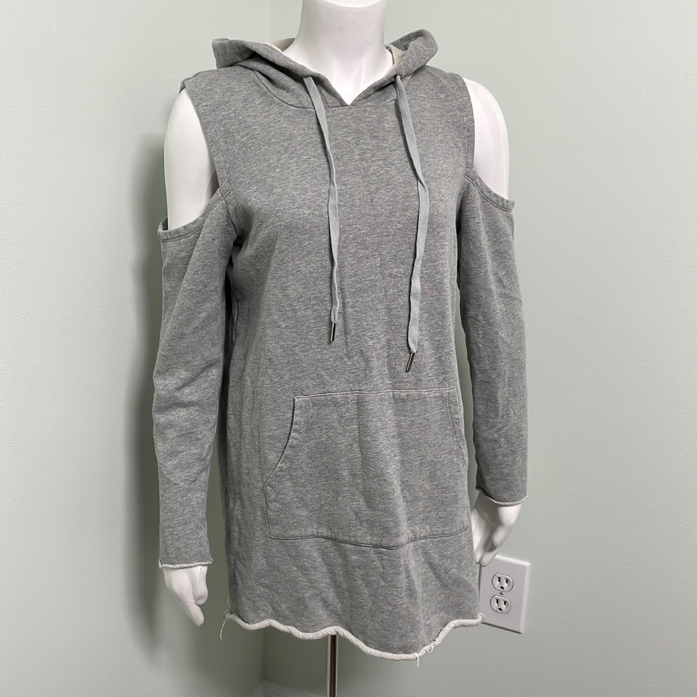 Storia Gray Raw Hem Cold Shoulder Sweatshirt